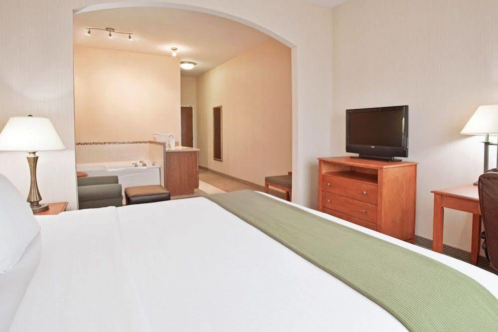 Holiday Inn Express Hotel & Suites Howell By Ihg Eksteriør bilde